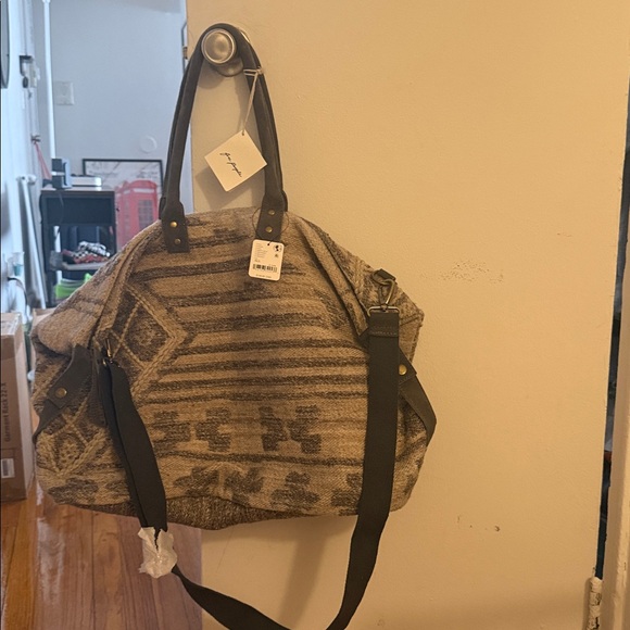 Free People Whimsy Rug Weekender Bag NWT - Picture 5 of 8